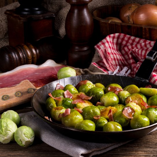Брюсельска капуста с беконом