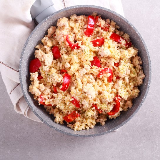 Кускус з овочами і куркою