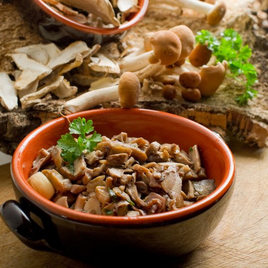 Телятина з грибами у вершковому соусі