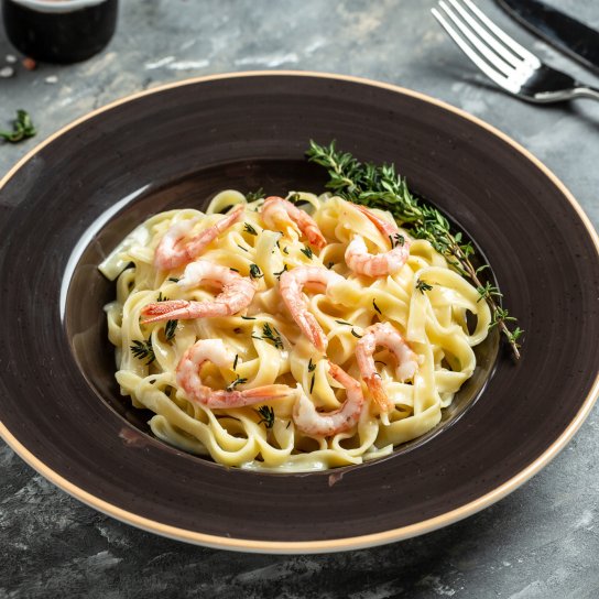 Паста з креветками у вершковому соусі