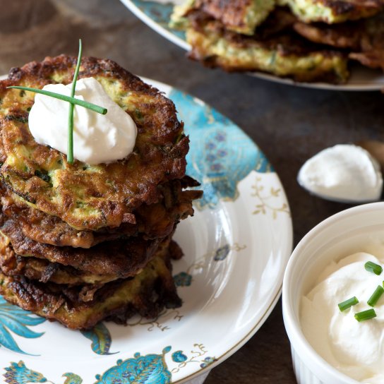 Кабачкові оладки з фіолетовою капустою