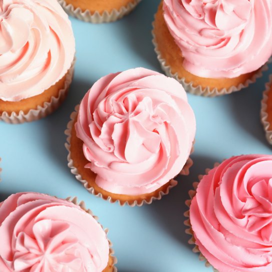 розовые капкейки Барби