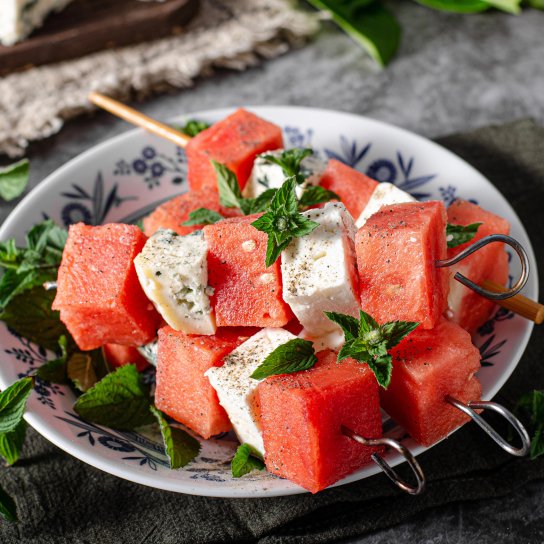 Шашлики з кавуна та фети