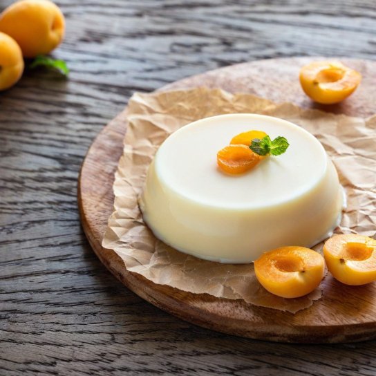 Сирне бланманже з абрикосами