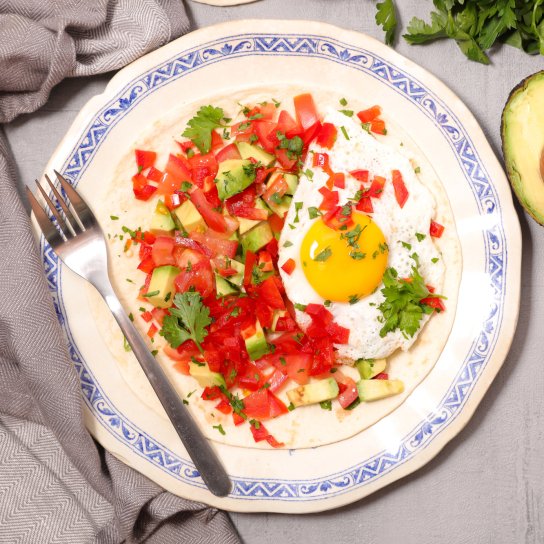 Яйце з фетою в лаваші