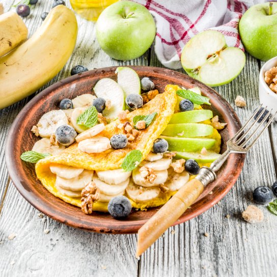 Омлет із фруктами