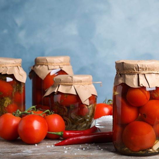 Консервовані помідори з корицею
