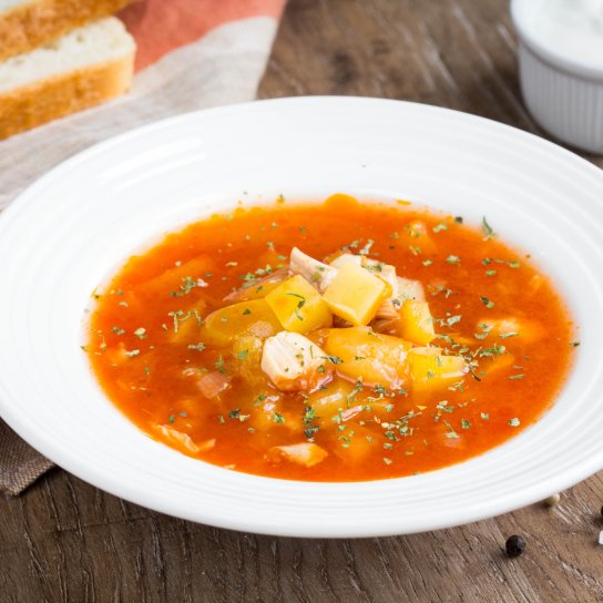 Уха з томатами