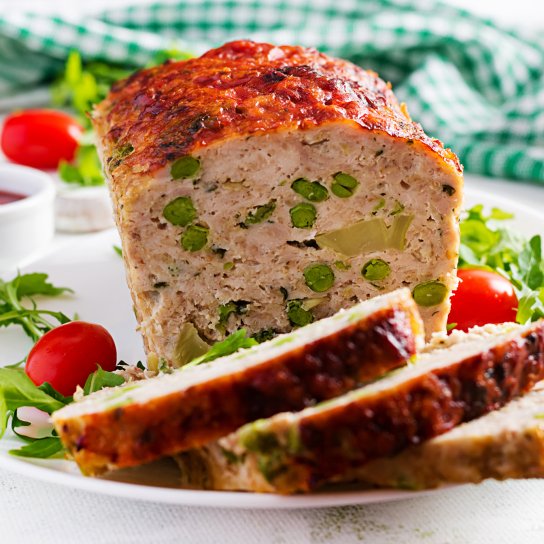 Мясной хлеб с брокколи и горошком: рецепт