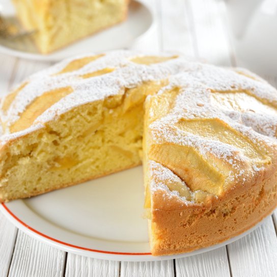 Яблучна шарлотка