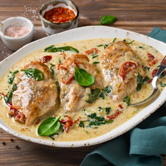 Куряче філе з томатами у вершковому соусі