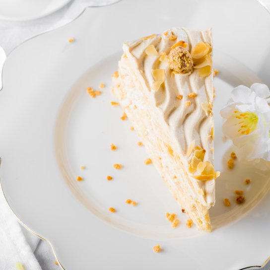 Йогуртовий торт з лимоном і маком