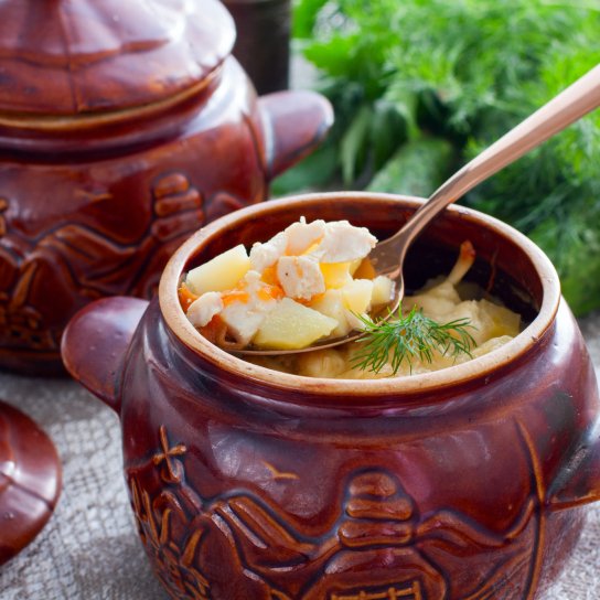 рибна юшка під кришечкою з тіста