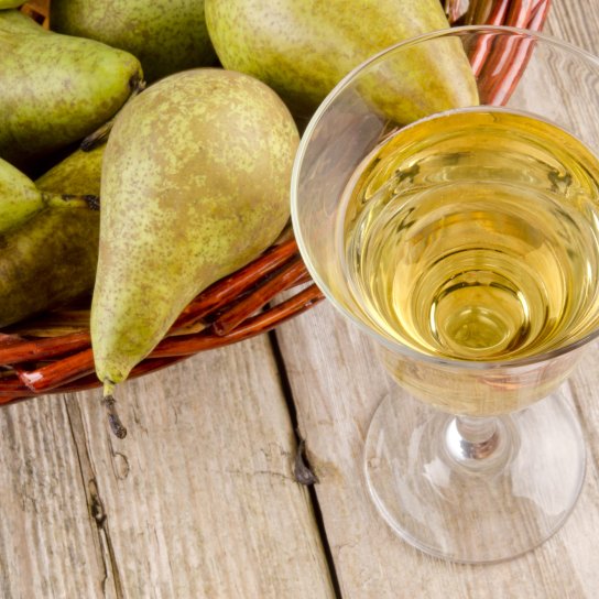 Просте домашнє вино з груш