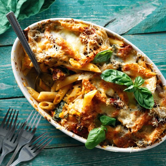 Запеканка с курицей, пастой и овощами