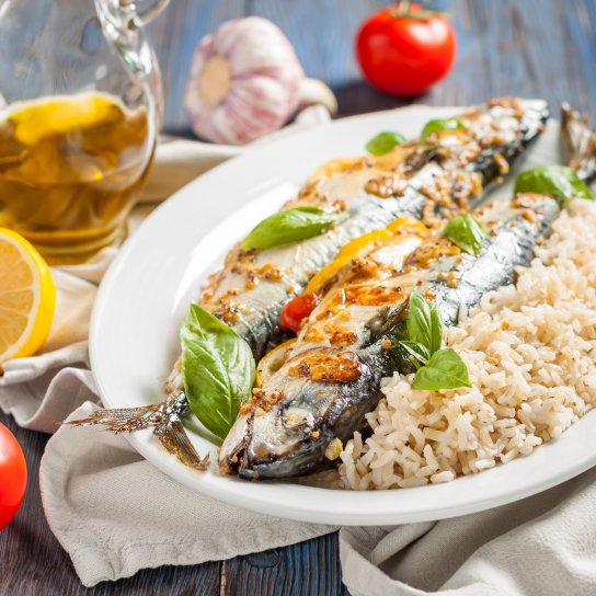 Запечена скумбрія з помідорами - рецепт