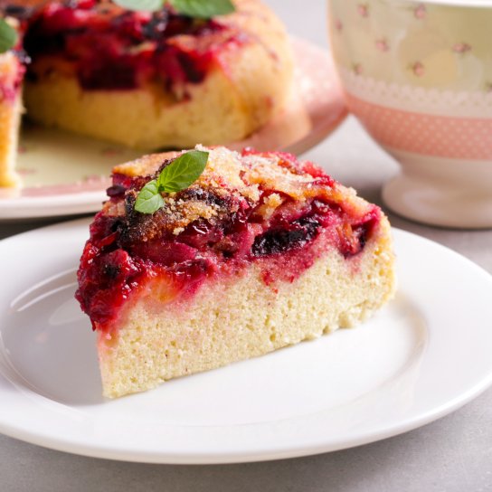 Перевернутий пиріг зі сливами