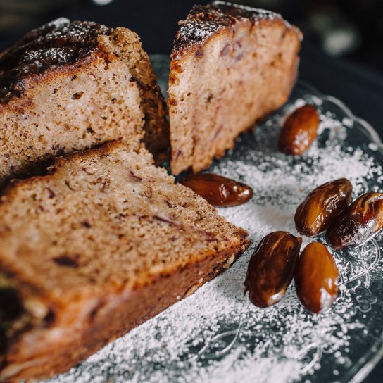 Финиковый кекс с орехами