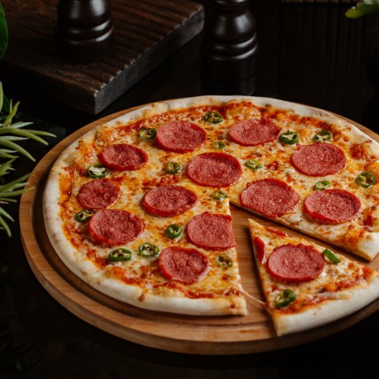 Пицца с салями