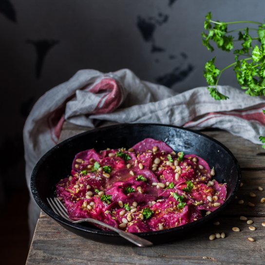 Бурякові равіолі з сирною начинкою