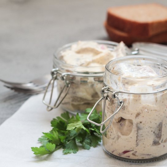 Оселедець по-польськи зі сметаною