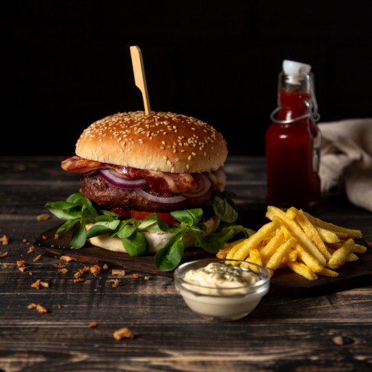 Бургер з картоплею фрі