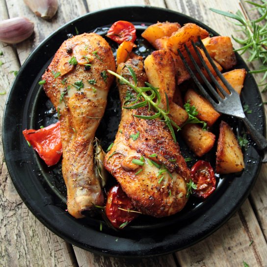 Запечені курячі ніжки з картоплею