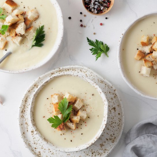 Крем-суп із кореня селери та кокосового молока