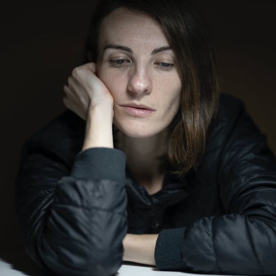 Грустный молодой человек