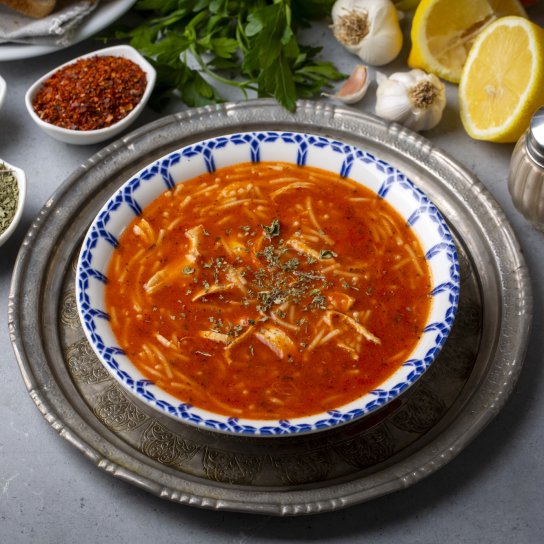 Суп з помідорів і локшини