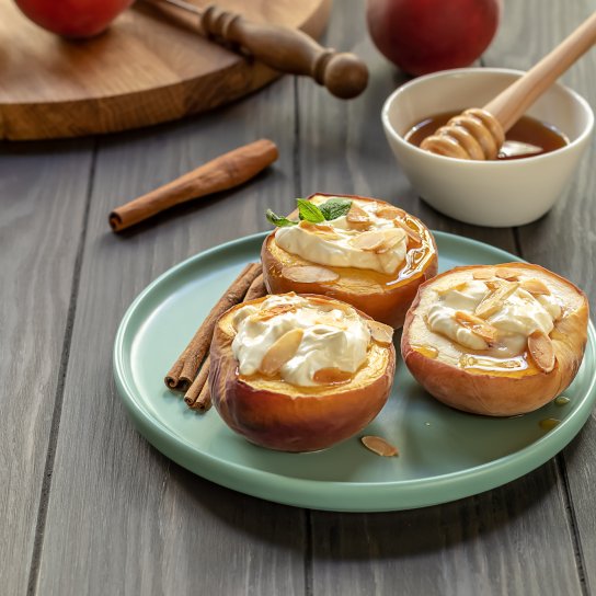 Запечені персики з сиром