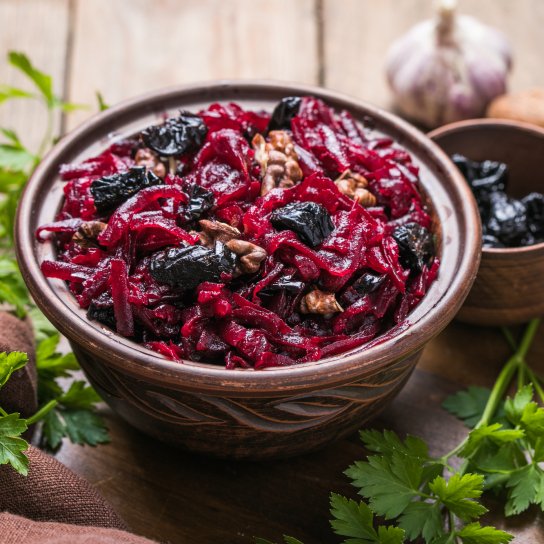 Салат з чорносливом