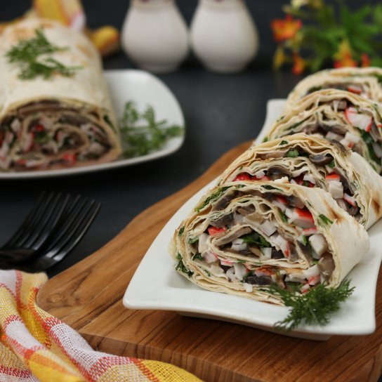 Рулет з крабовими паличками