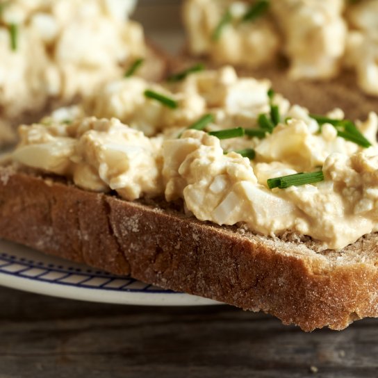 Намазка з яйця, сиру та гірчиці