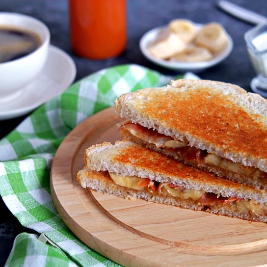 Банановий сендвіч