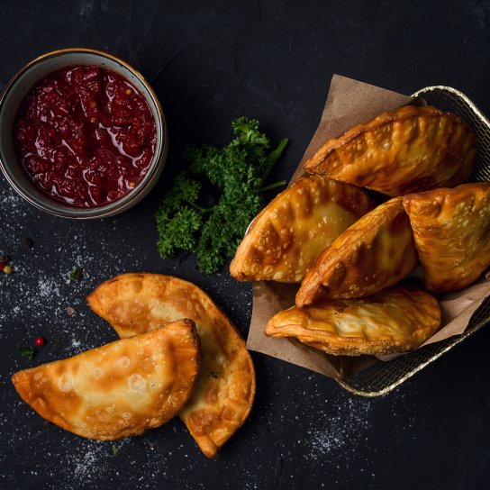 Чебуреки з капустяною начинкою