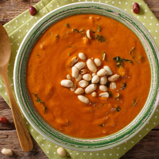 Суп з бататом, арахісом і капустою кейл