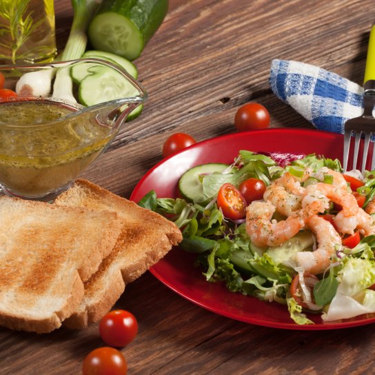 Салат з куркою і креветками