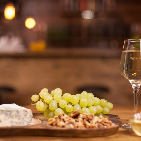 Вино, сир, виноград