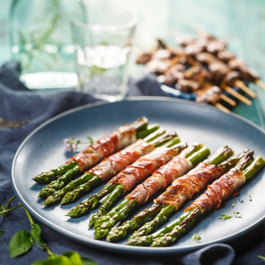 Спаржа з беконом - закуска