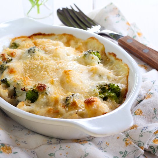 Гратен с брокколи и сыром