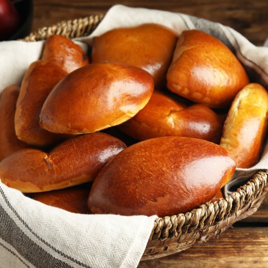 Дріжджові пиріжки з яблуками та гарбузом