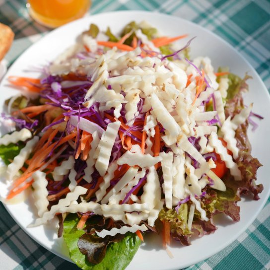 Теплий салат з топінамбуром і морквою