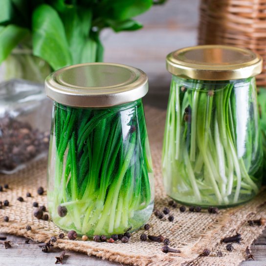 Вкусный маринованный молодой чеснок