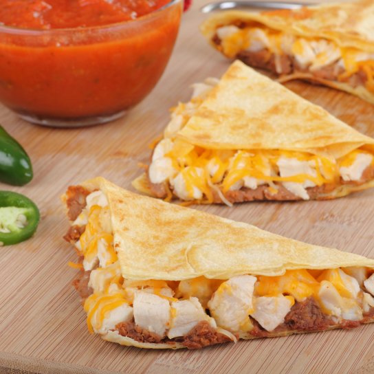 Тортилья з куркою, перцем чилі і сиром