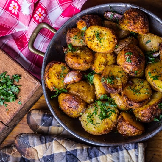 Картопля із зеленню і часником