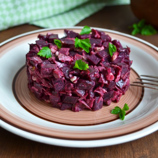 Салат з буряком і курятиною