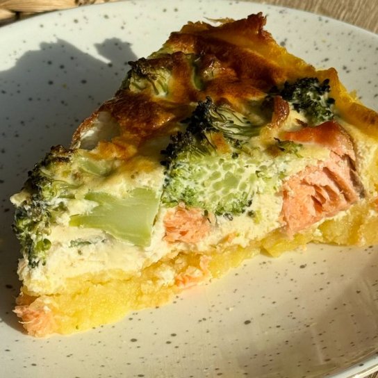 Картопляний пиріг з рибою і броколі