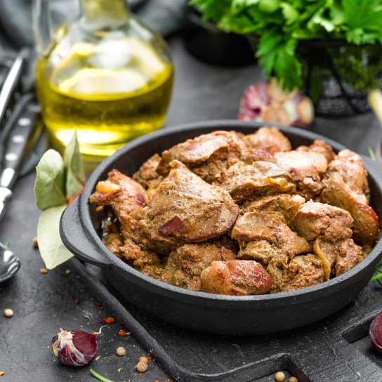 Печінка в арахісовому соусі та вині