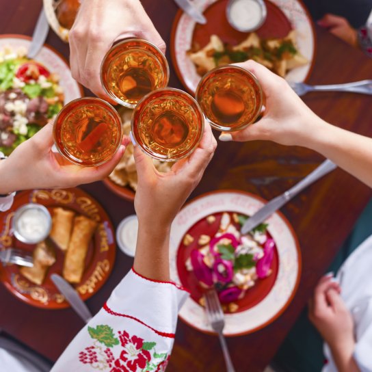 святковий стіл з напоями